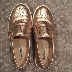 Steve Madden slip ons